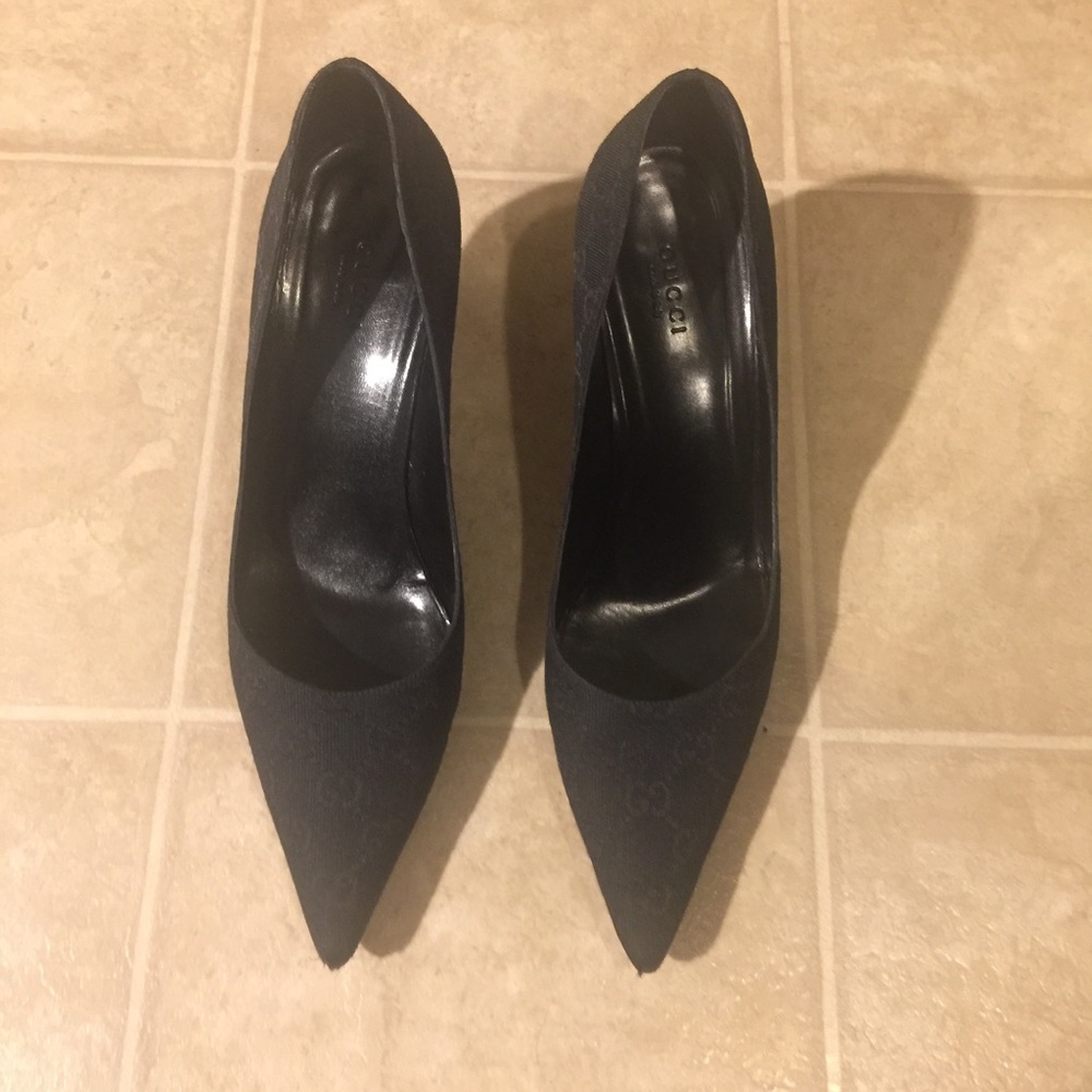 Gucci 100% authentic shoes canvas print